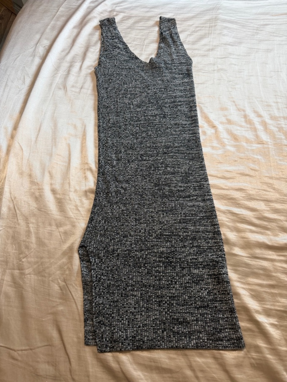 Forever 21 Charcoal Ribbed V‑Neck Maxi Dress